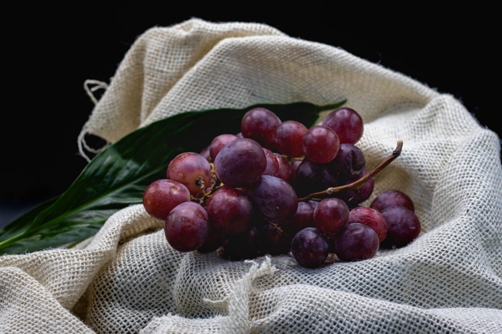 Resveratrol can be found in grapes, grape seeds or roots. Hello100 Lipo NMN contains RDI of trans-resveratorl